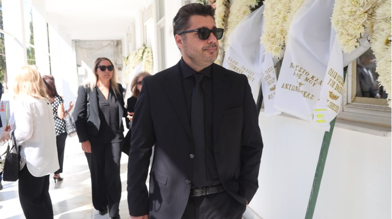 ΛΑΜΠΡΟΣ ΚΩΝΣΤΑΝΤΑΡΑΣ
