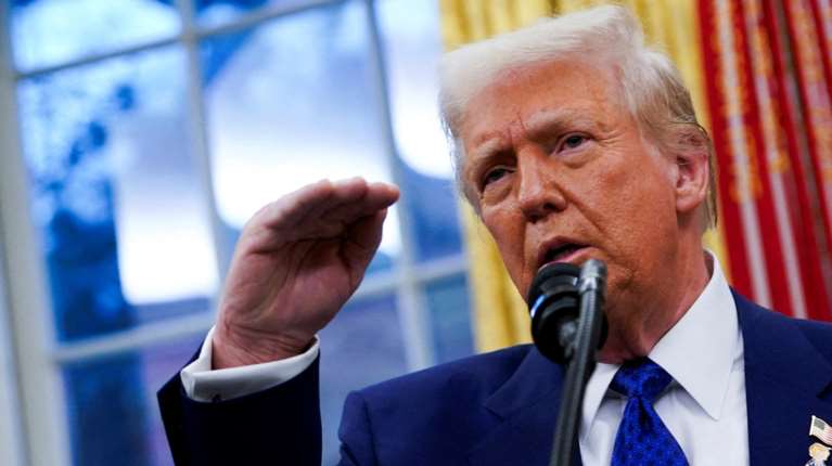 ΗΠΑ: &quot;Θα τα πούμε στο δικαστήριο&quot; - Το πρωτοφανές ύφος του Τραμπ απέναντι στην κυβερνήτη του Μέιν [βίντεο]