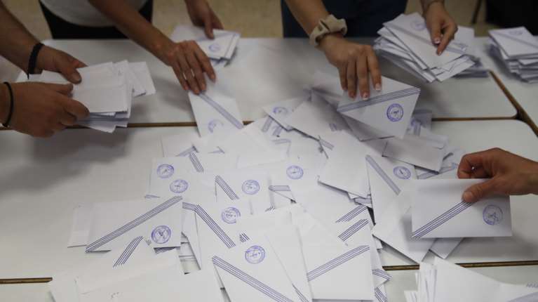 Πώς θα μοιραστούν 40,1 εκατ. ευρώ στα κόμματα: Γιατί ο ΣΥΡΙΖΑ λαμβάνει περισσότερα από το ΠΑΣΟΚ