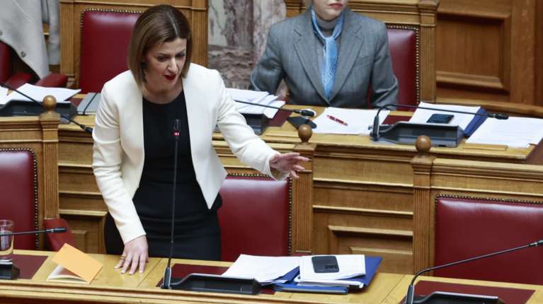 Η ανάρτηση της Αγαπηδάκη για τα ΕΛΤΑ που εκνεύρισε τους βουλευτές της ΝΔ και το like από Σκέρτσο - Μυλωνάκη