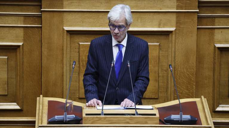 Συγκίνησε ο Βλαχάκος στη Βουλή για τον αδελφό του που σκοτώθηκε στα Ίμια: "Ο Τάκης θα καμαρώνει για τις νέες φρεγάτες"