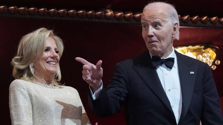 Τα πανάκριβα δώρα που δεν μπορούν να πάρουν μαζί τους οι Μπάιντεν - Το διάμαντι από την Ινδία και άλλες υπερβολές