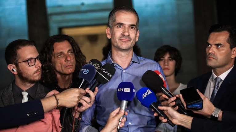 Δικαίωση Κώστα Μπακογιάννη μετά την αγωγή κατά του &quot;Μακελειού&quot;: Άλλο κριτική, άλλο συκοφαντία