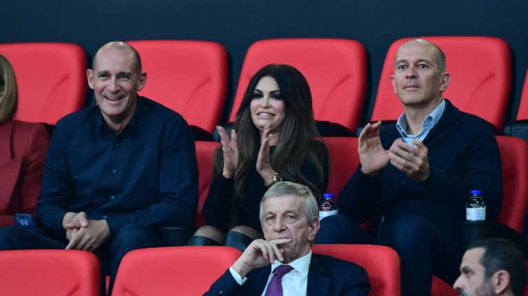 Μόνιμη θαμώνας στο ΣΕΦ η Κίμπερλι Γκίλφοϊλ: Ανάμεσα στους Αγγελόπουλος για το Ολυμπιακός - Παρί [εικόνες]