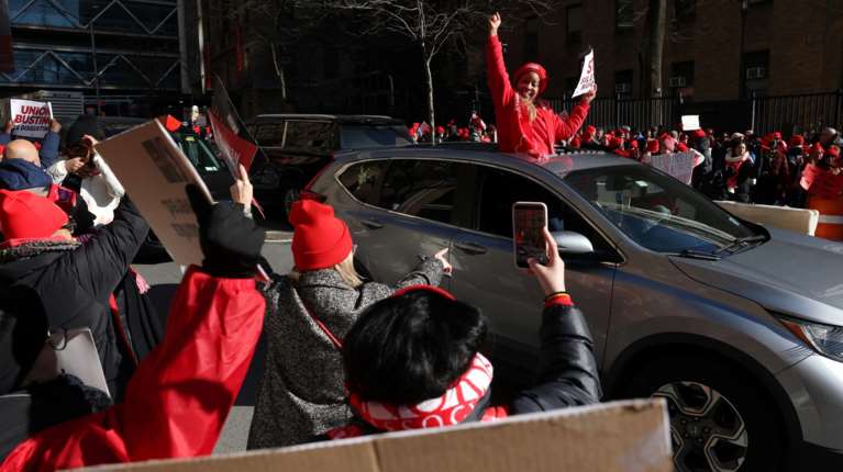 Το νοσηλευτικό προσωπικό στη Νέα Υόρκη ξεκίνησε την πιο μεγάλη απεργία του - Συμμετέχουν 15.000 εργαζόμενοι