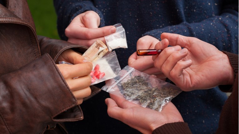 ανηλικοι ναρκωτικα