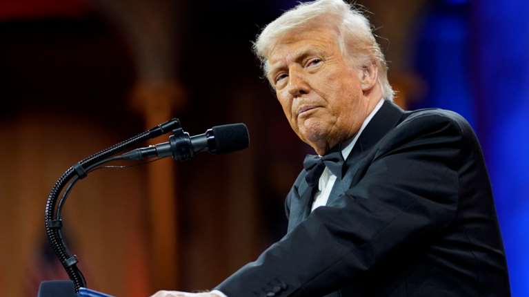 Τραμπ: "Δεν θα σκοτώσουμε τον Χαμενεΐ προς το παρόν - Ξέρουμε ακριβώς πού κρύβεται"