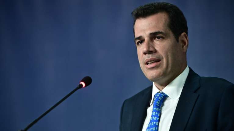 Πλεύρης: Επανεξετάζονται τα επιδόματα σε αλλοδαπούς και το φαγητό στις δομές μεταναστών - &quot;Δεν είμαστε ξενοδοχείο&quot;