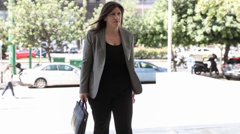 Λαμία: Παραιτήθηκε η συνήγορος του Κορκονέα μετά από άγρια κόντρα με την Κωνσταντοπούλου - &quot;Ήταν βουλευτής της Χρυσής Αυγής&quot;