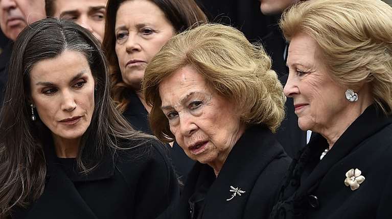 Βασίλισσα Σοφία και Λετίθια: "Βροχή" τα σχόλια από την εμφάνισή τους στην κηδεία της Ειρήνης- Τα σκαμπανεβάσματα στη σχέση τους