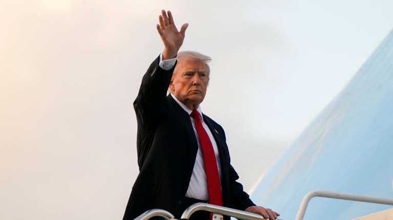 Ο Τραμπ "ξήλωσε" αιφνιδιαστικά περίπου 30 διπλωμάτες καριέρας από πρέσβεις: "Θέλουμε MAGA"