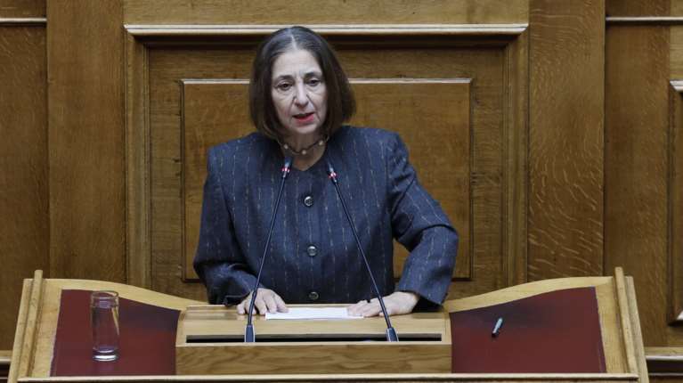 Βουλή: Λιποθύμησε η εισηγήτρια της Ελληνικής Λύσης - Διεκόπη προσωρινά η συνεδρίαση για το εργασιακό νομοσχέδιο