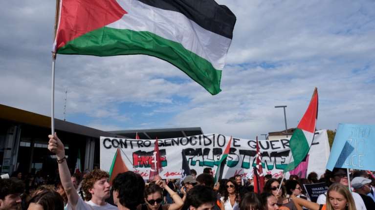 Χιλιάδες διαδηλωτές υπέρ της Παλαιστίνης έξω από το κινηματογραφικό Φεστιβάλ της Βενετίας