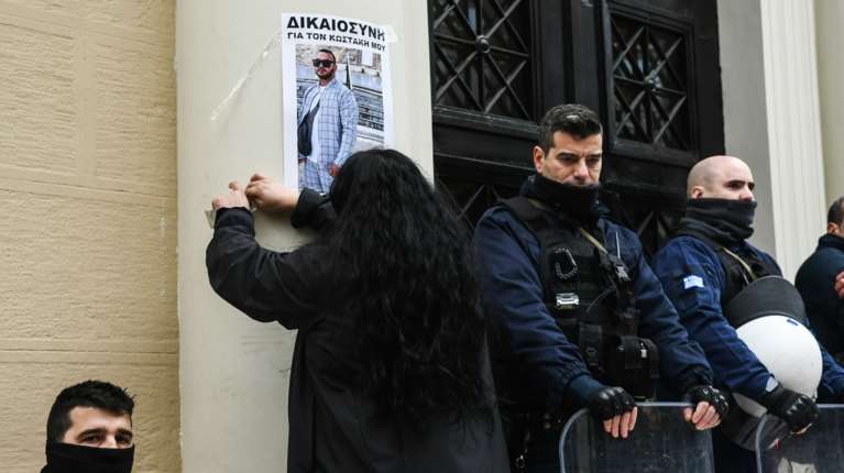 Θανάσιμος ξυλοδαρμός 31χρονου στην Πάτρα: Παρουσιάστηκε στην Ασφάλεια και έκτος κατηγορούμενος