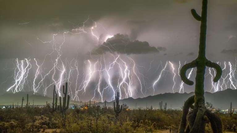 Αυτή είναι η μεγαλύτερη αστραπή όλων των εποχών - Απλώθηκε σε 829 χιλιομέτρα [βίντεο]