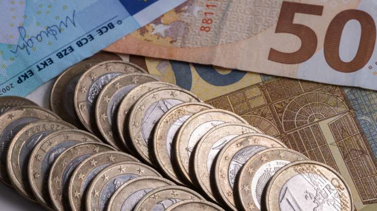 Δύο στους τρεις Έλληνες άνω των 45 ετών έχουν χρήματα μόνο για τα βασικά  - Eρευνα της Nielsen για τη γενιά Χ