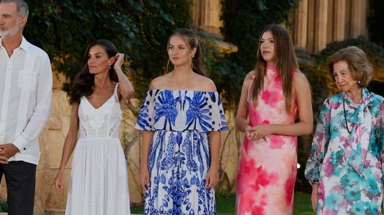 Κρυφές διακοπές στην Ελλάδα για τον βασιλιά Φελίπε, τη βασίλισσα Λετίθια και τις κόρες τους