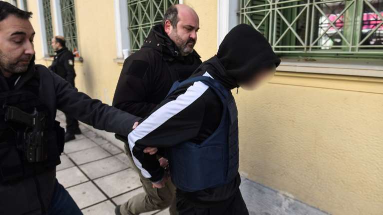 Ξυλοκόπησαν στις φυλακές τον 16χρονο που σκότωσε τον 17χρονο στις Σέρρες και έβαλαν φωτιά σε στρώματα