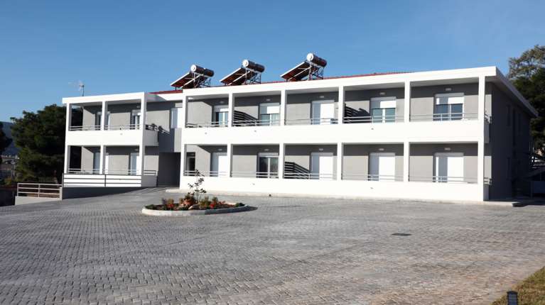 Χαϊδάρι: Παραδόθηκαν τα πρώτα σπίτια σε στρατιωτικούς - Το Οικιστικό Πρόγραμμα των Ενόπλων Δυνάμεων