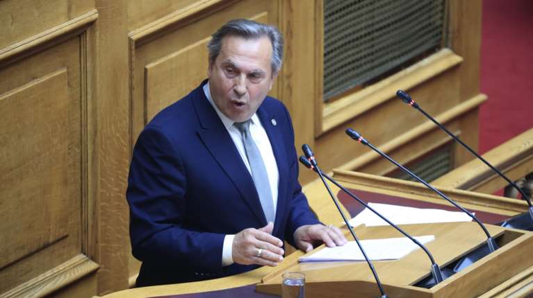 Με 8 βουλευτές η &quot;Νίκη&quot;: Διέγραψε τον αντάρτη Βρεττό που στήριξε την πρόταση ΝΔ για πρόεδρο της Εξεταστικής του ΟΠΕΚΕΠΕ