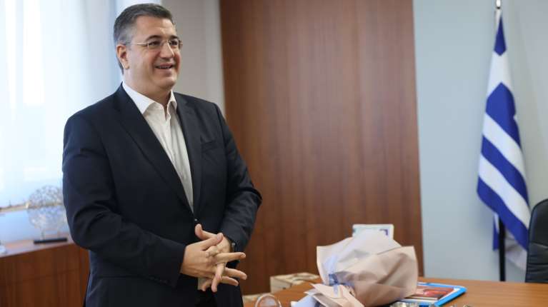 Και επίσημα Επίτροπος ο Απόστολος Τζιτζικώστας - Ορκίστηκε το Κολλέγιο των Επιτρόπων