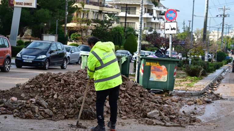 Δήμαρχος Γλυφάδας: Καταγγελία για μπαζωμένο ρέμα – Στο "κάδρο" και έργα του ΔΕΔΔΗΕ