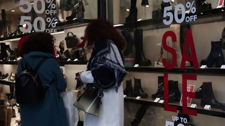 Χειμερινές εκπτώσεις 2026: Πότε κάνουν πρεμιέρα και πόσο θα διαρκέσουν