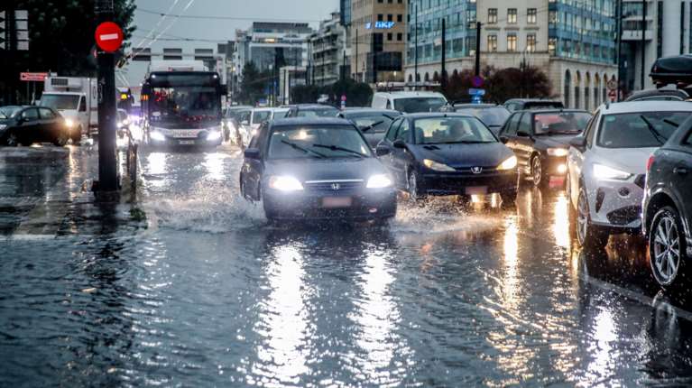 Αποκαταστάθηκε η κυκλοφορία των οχημάτων στην Περιφερειακή Αιγάλεω - Ποιοι δρόμοι παραμένουν κλειστοί