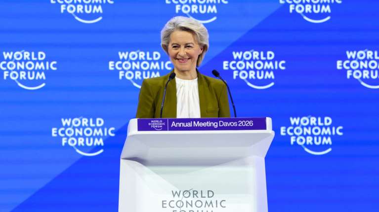 Νταβός: Ισχυρή ευρωπαϊκή απάντηση στις απειλές Τραμπ για Γροιλανδία και δασμούς, υποσχέθηκε η φον ντερ Λάιεν