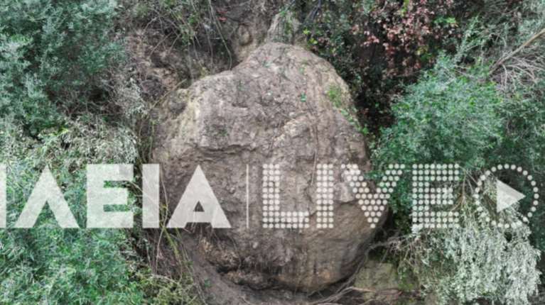 Κατάκολο: Εκκενώθηκαν 10 κατοικίες μετά από κατολίσθηση στο βουνό - Ελιά συγκρατεί τεράστιο βράχο 40 τόνων