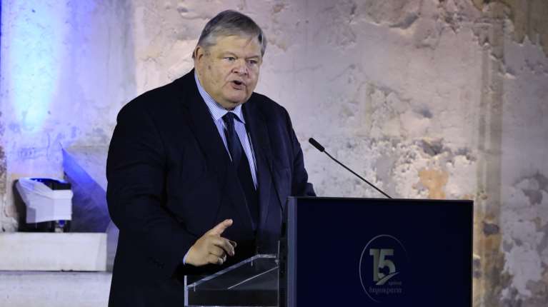 Στο... μάτι του Μαξίμου το ΠΑΣΟΚ - Νομικός "πόλεμος" με τον Ευάγγελο Βενιζέλο