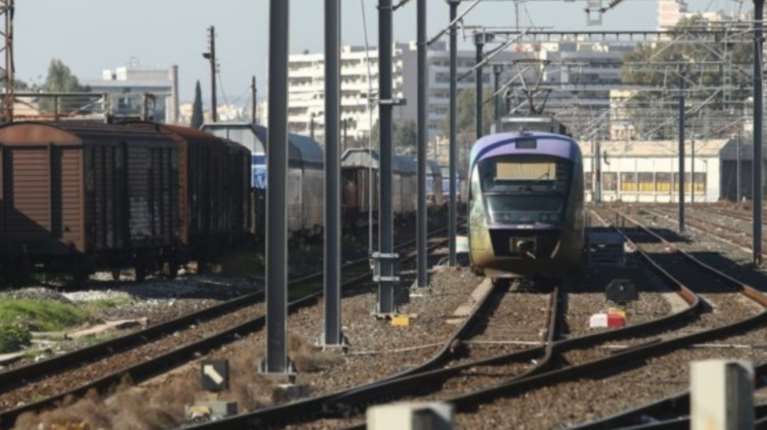 Ζεφύρι: Συνελήφθη 38χρονος που έκλεψε καλώδιο 100 μέτρων από τον προαστιακό [βίντεο]