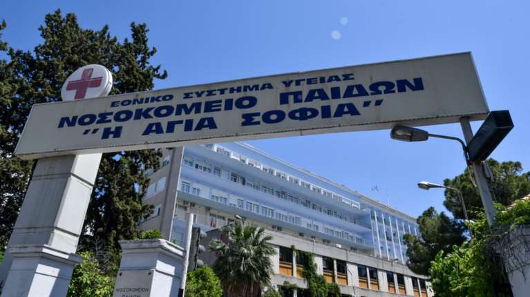 Λαύριο: Αδέσποτο σκυλί δάγκωσε αγοράκι 2,5 ετών στο πρόσωπο - Το παιδί μεταφέρθηκε στο Παίδων Αγία Σοφία