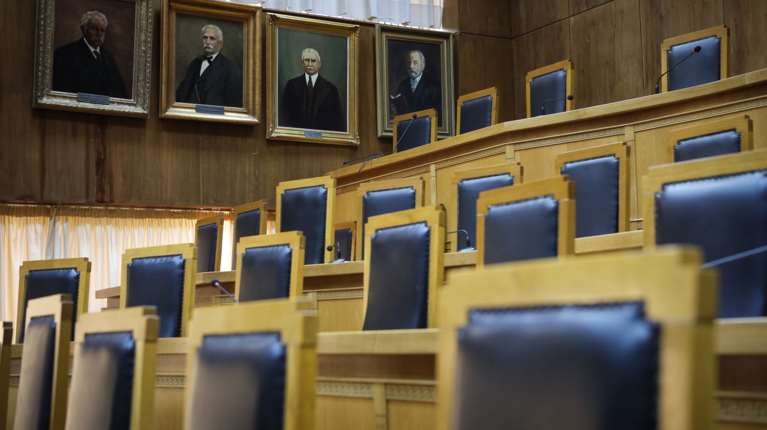 Ξυλοδαρμός δικηγόρου μέσα στο Ειρηνοδικείο: Της επιτέθηκε ο αντίδικος με γροθιές