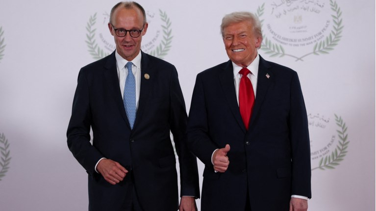 τραμπ μερτς