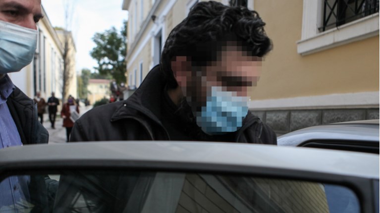 37χρονος ιερέας