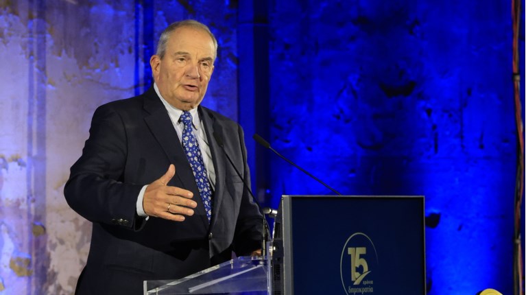 ΚΩΣΤΑΣ ΚΑΡΑΜΑΝΛΗΣ