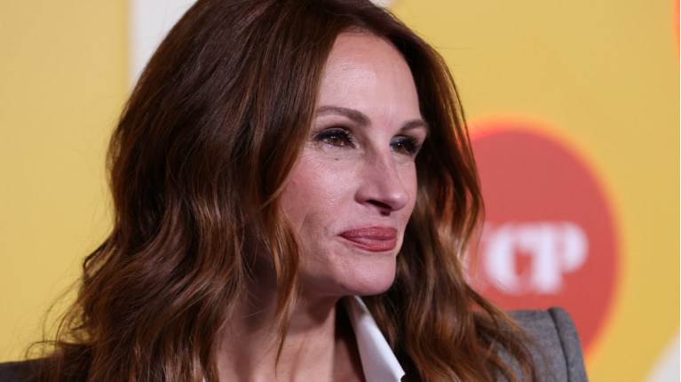 JULIA ROBERTS