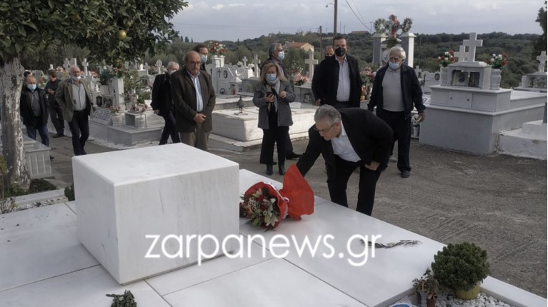 Κουτσούμπας Τάφος Θεοδωράκη