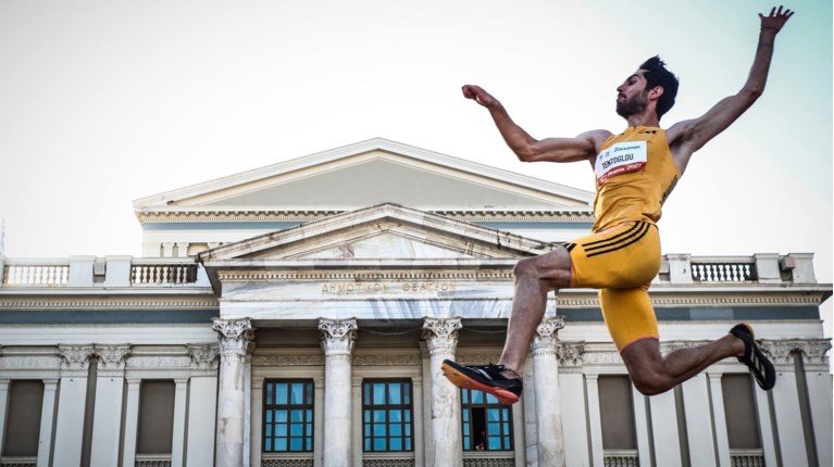 Piraeus Street Long Jump / Eurokinissi