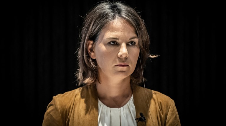 ΑΝΑΛΕΝΑ ΜΠΕΡΜΠΟΚ