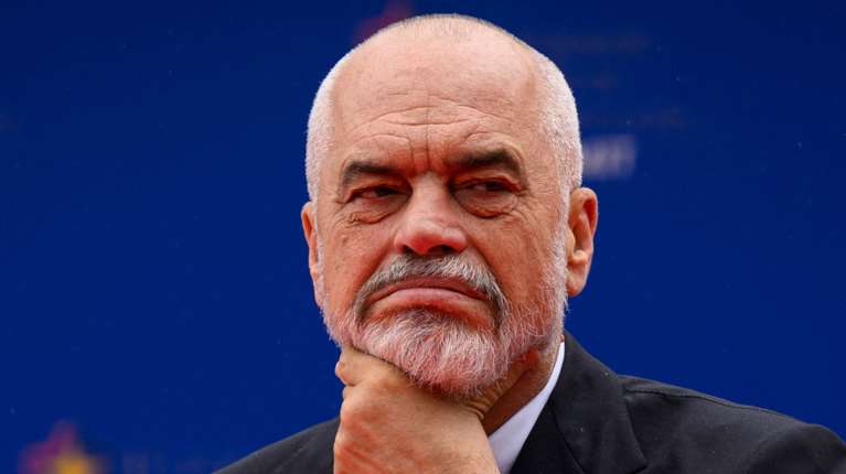 "Αγνώμονας αχάριστος": Η Νίκη Τζαβέλλα "καρφώνει" τον Έντι Ράμα που σπούδασε στο Χάρβαρντ με ελληνική υποτροφία