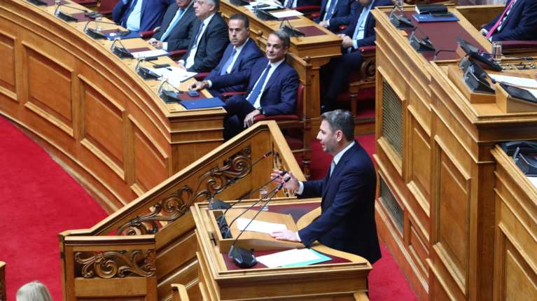 Μονομαχία Μητσοτάκη - Ανδρουλάκη για την ακρίβεια: &quot;Δεν είμαι ο Χάρι Πότερ&quot; - &quot;Θησαυρίζουν τα ολιγοπώλια&quot;