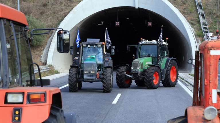 Αποκλιμάκωση στο αγροτικό μετά από 43 ημέρες: "Αναγκαίος ο διάλογος, αλλά δεν υπάρχει περιθώριο για άλλα μέτρα"