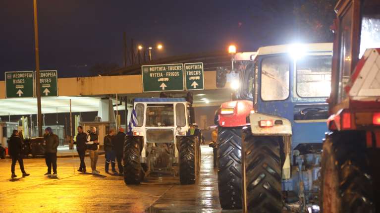 Ενισχύονται διαρκώς τα μπλόκα της Θεσσαλίας: &quot;Ήρθαμε για να μείνουμε&quot;, επαναλαμβάνουν οι αγρότες