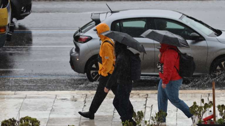 Κακοκαιρία: Σε ποιες περιοχές απαιτείται ιδιαίτερη προσοχή τις επόμενες ώρες - Πότε αλλάζει ραγδαία το σκηνικό