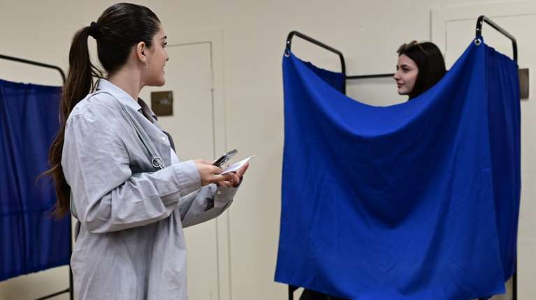 MRB: Στις 14,2 μονάδες η διαφορά ΝΔ - ΠΑΣΟΚ - Το 73,4% λέει &quot;όχι&quot; σε νέο κόμμα Τσίπρα - Πόσοι θα ψήφιζαν Σαμαρά, Καρυστιανού