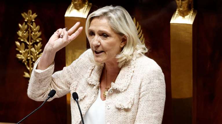 Politico: H Λε Πεν &quot;μυρίζει αίμα&quot; ενώ ο Μακρόν ξεμένει από επιλογές - &quot;Είμαστε έτοιμοι να κυβερνήσουμε&quot;