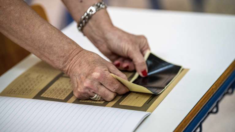 Πανελλαδικές 2025: Πλάτωνας, Ξενοφώντας και Τζόρτζ Όργουελ στα Αρχαία - Βατά και χωρίς δυσκολίες τα θέματα