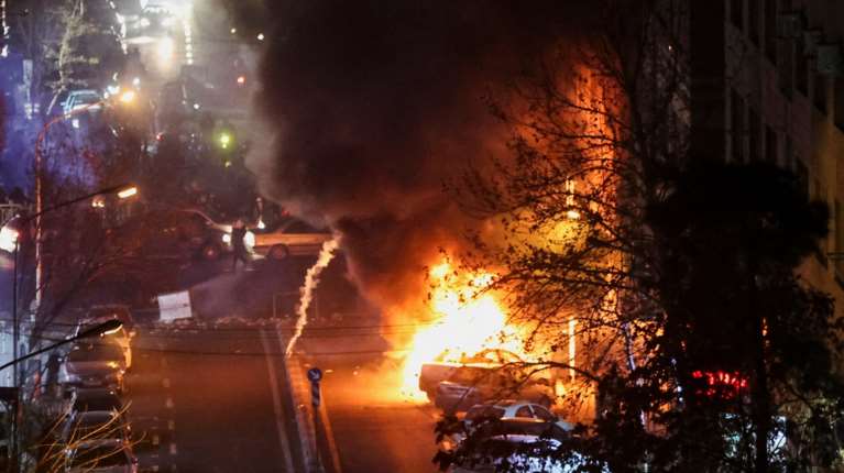 Ιράν: Ή θάνατος στους δρόμους ή θανατική ποινή - Αυξάνεται ο αριθμός των θυμάτων εν αναμονή της "βοήθειας" Τραμπ